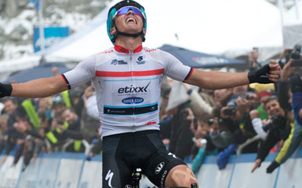 Julian Alaphilippe wins stage 7